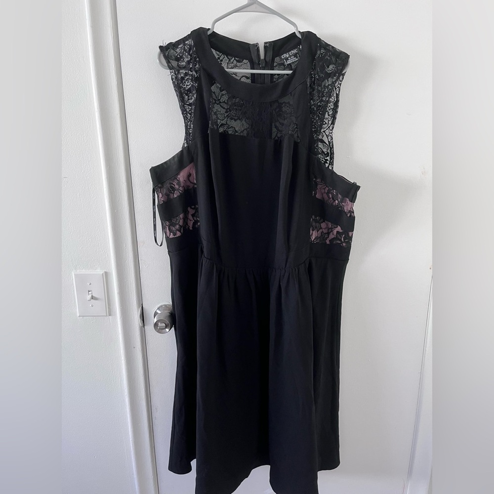 City chic sleeveless lace, lined midi dress